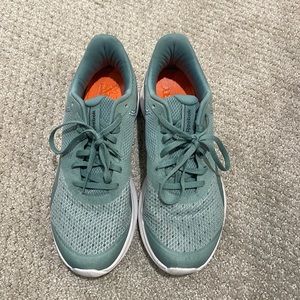 Reebok barely used green sneakers